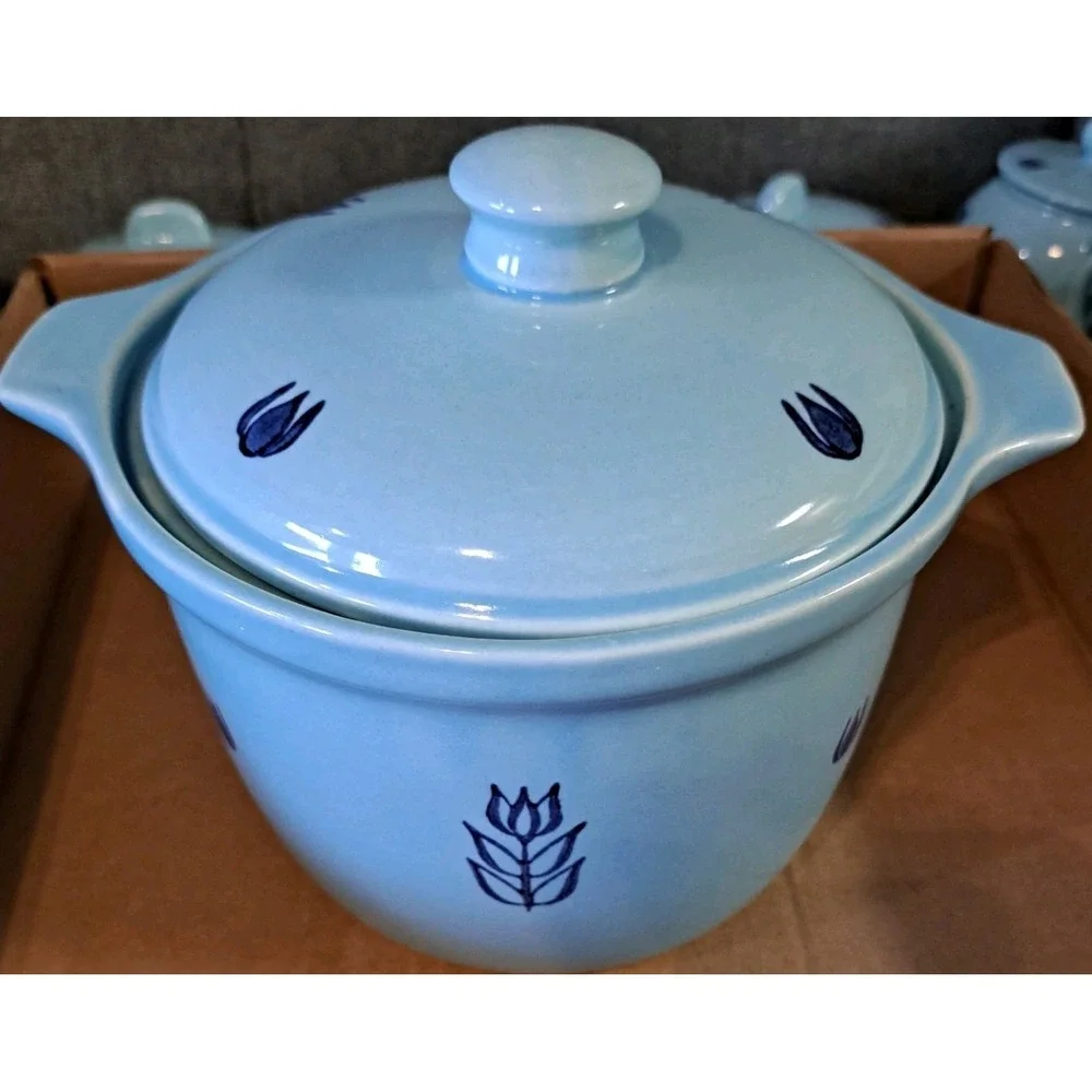 Vtg MCM Cronin Pottery DutchBlue Tulip Pattern Bean‎ Pot Casserole 2 QT Made USA